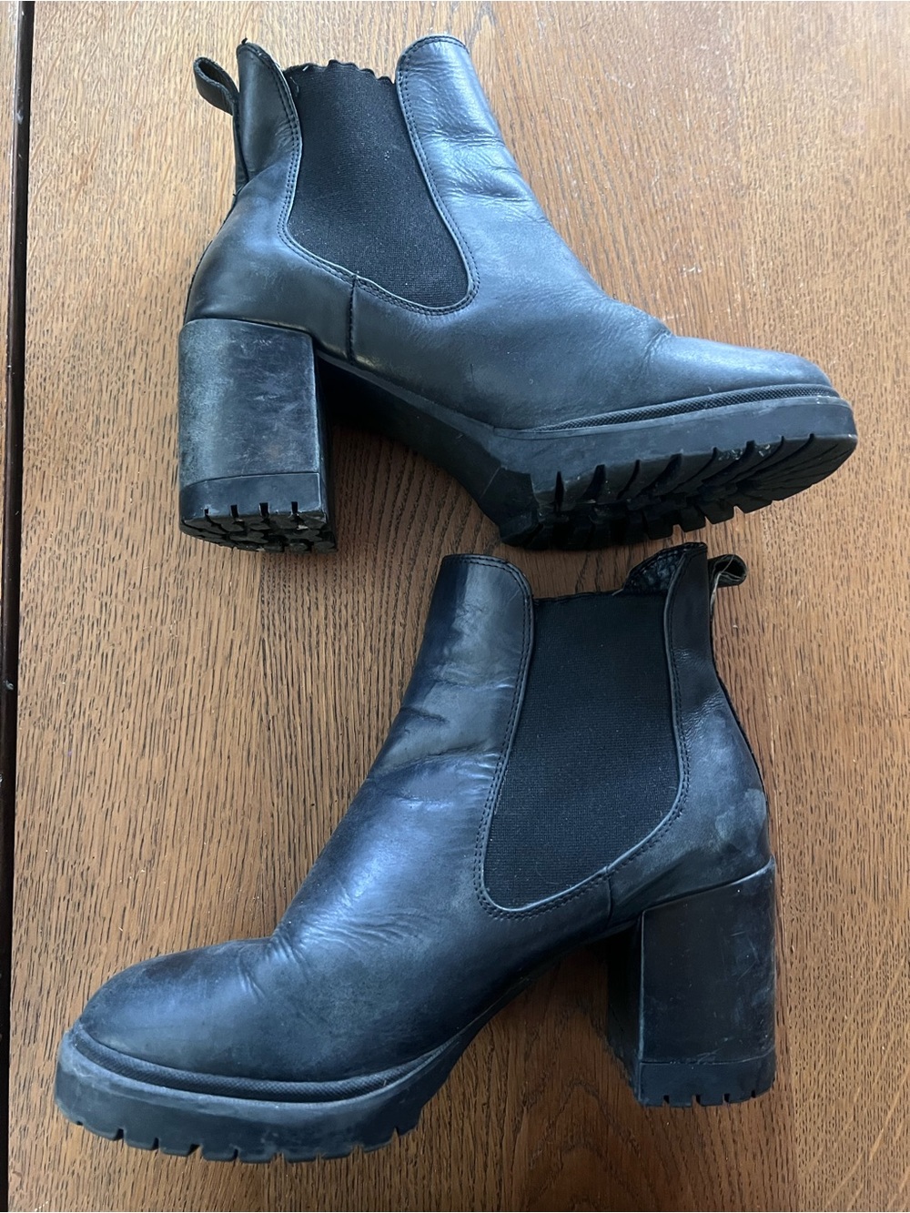 AEROSOLES Black Leather Ankle Boots